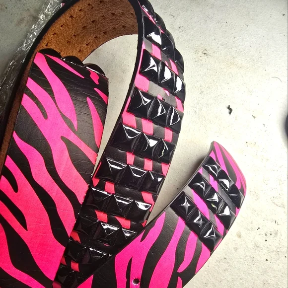 Hot pink Vintage Zebra belt, NWT - Picture 1 of 5